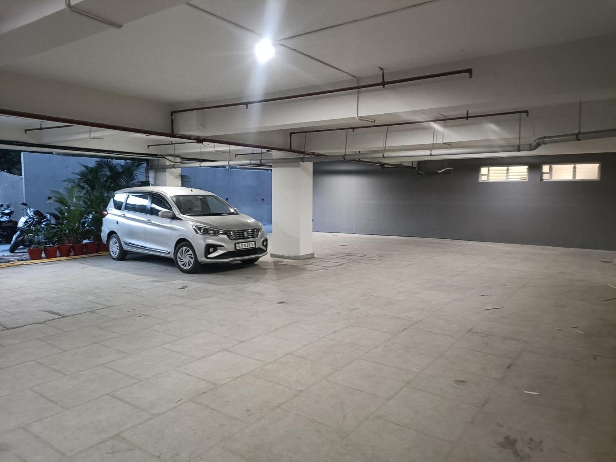 Pam Premium Hotel Vadodara Exterior photo